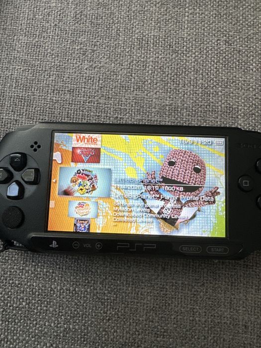 PSP E1004 przenośna konsola