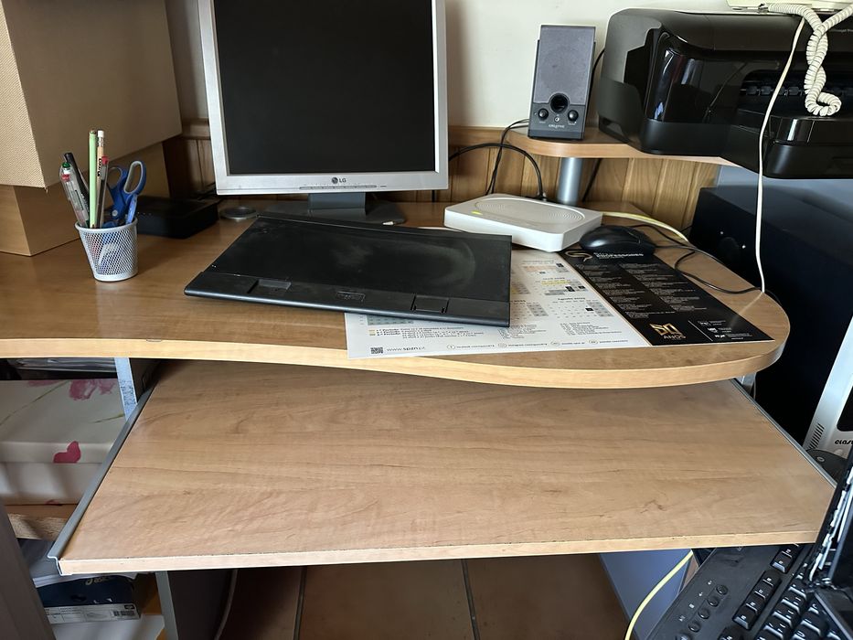 Secretária em bom estado