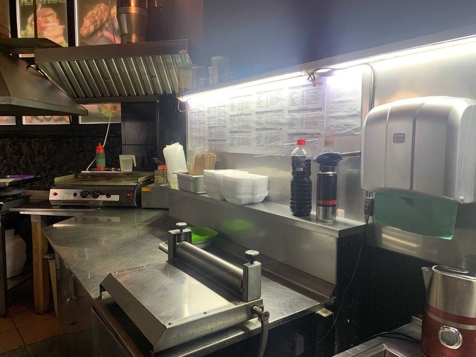 Срочно недорого в зв'язку з виїздом продам фастфуд