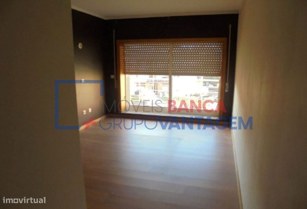Apartamento T2 com varanda em Canelas, V.N.Gaia
