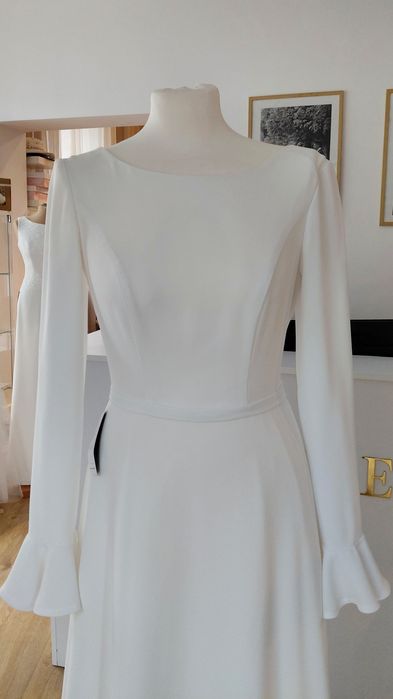 Elegancka, minimalistyczna suknia ślubna z długim rękawem, r 36-38.