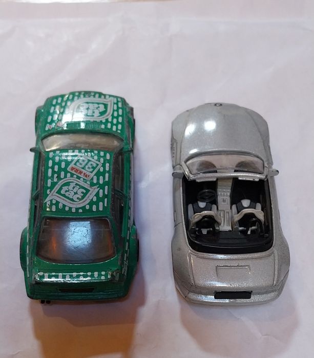 Duas miniaturas Burago Bmw em escala 1/43