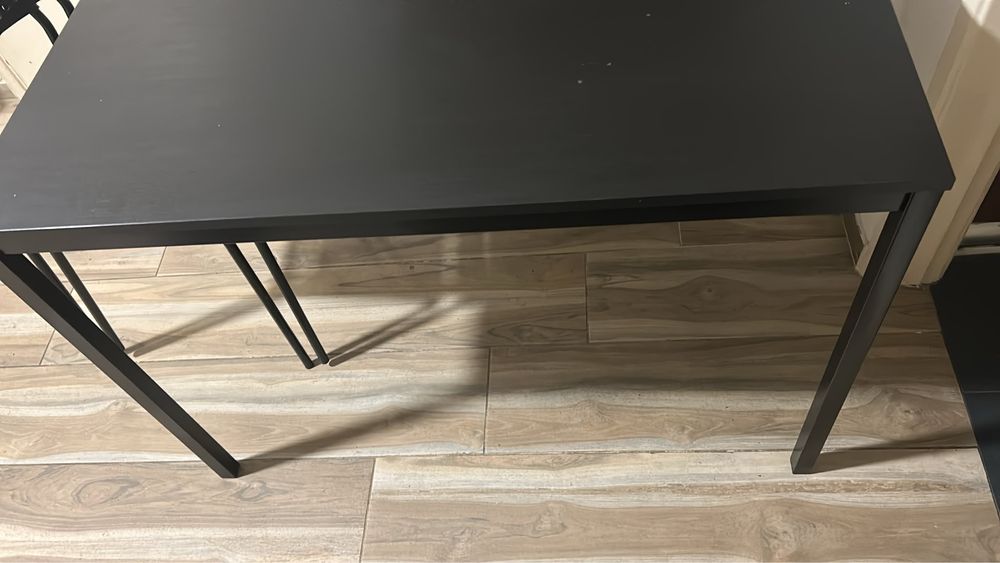 Mesa com 2 cadeiras