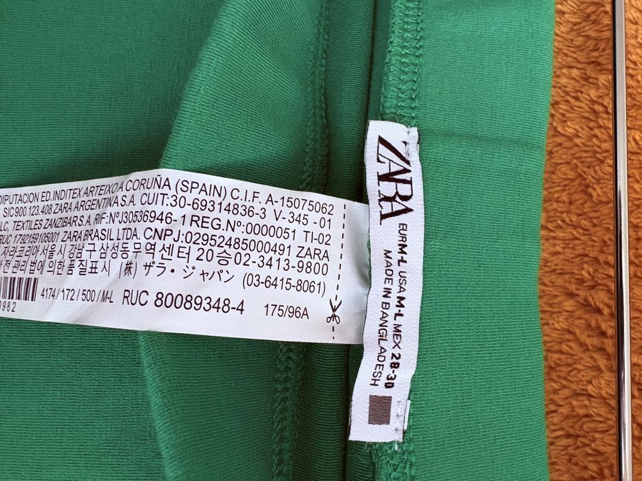 Saia midi verde Zara