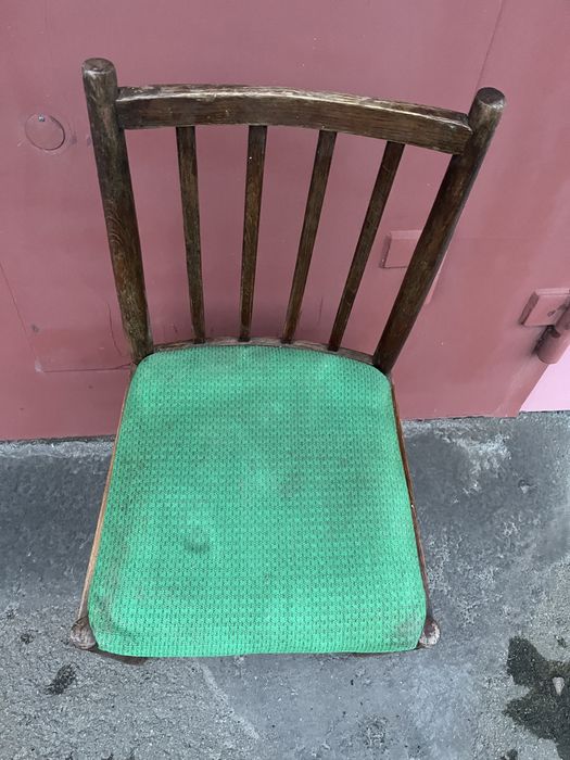 Стілець у вітальню ,вживаний