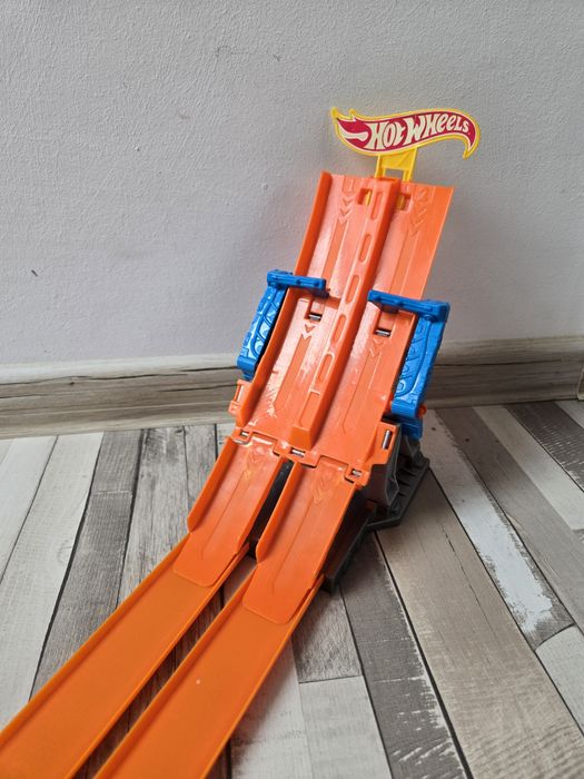 Tor Hot Wheels - zjeżdżalnia