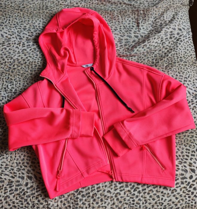 Яскрава куртка Zara