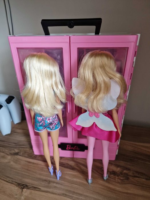 Sprzedam szafę barbie, akcesoria i lalki.