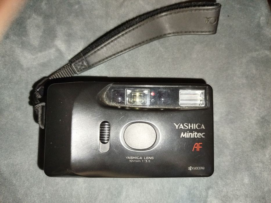 Máquina Fotográfica Yashica Minitec AF