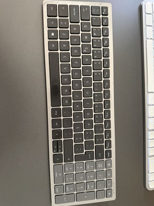 DELL KM7120W PT Combo com Rato ate 3 dispositivos
