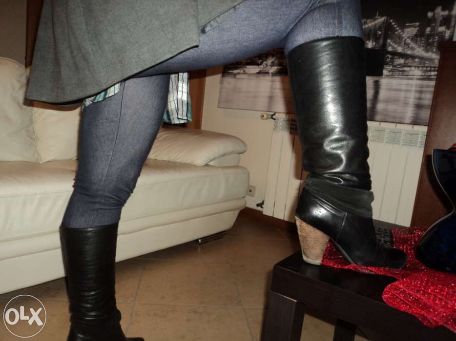 Botas de pele cano alto muito confortáveis