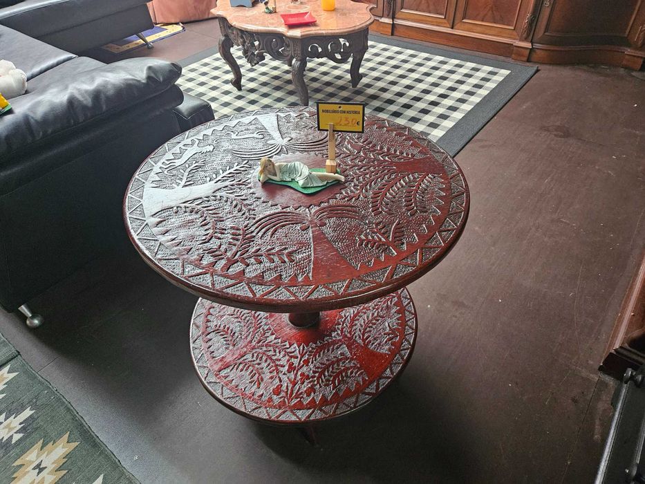 Mesa redonda de apoio em madeira - Bom estado geral