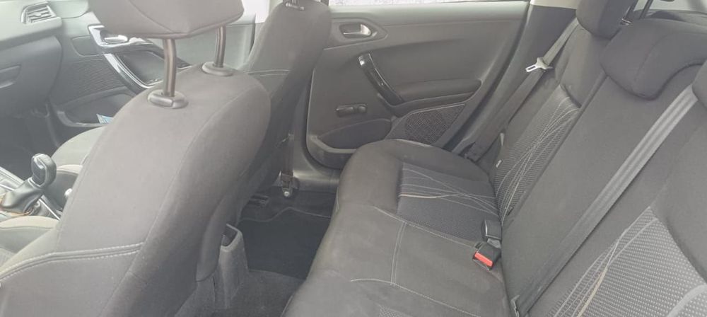 Peugeot 208 — foto 8