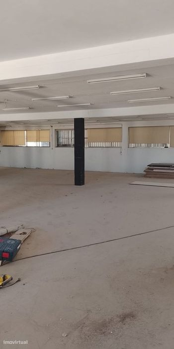 Armazém para arrendar em Gemunde-Moreira