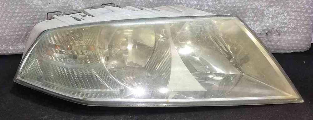 Ótica / Farol Direito - SKODA OCTAVIA II
