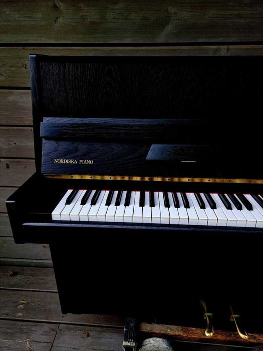 Pianino Nordiska Piano 106,5cm 1985r RENNER Czarny Matowy