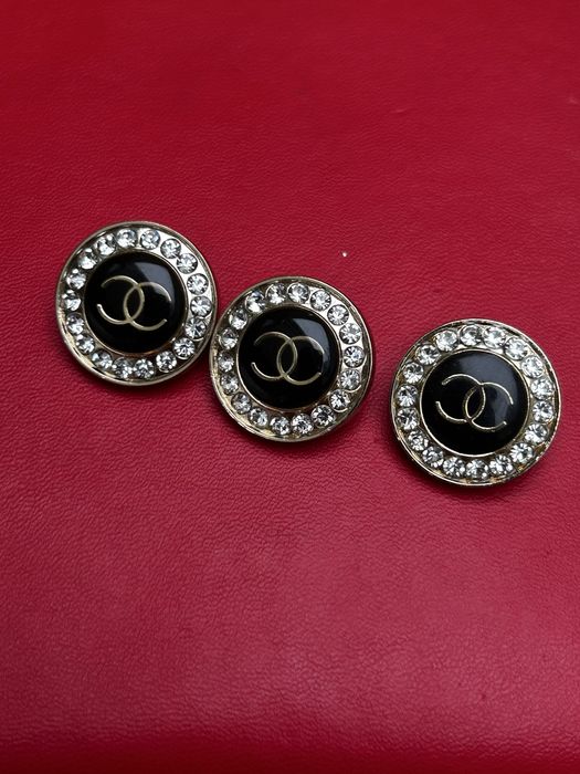 Eleganckie logowane guziczki , cena dotyczy 1 sztuki