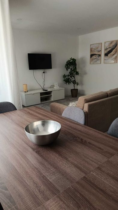 Novo apartamento T2 para alugar no centro de Guimarães (AL)