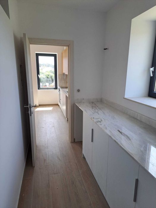 Apartamentos T3 novos com garagem individual em moradia de 2 pisos