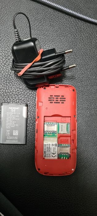 Telefon komórkowy MaxCom- MM428BB.

Ladowarka, bateria i Telefon są sp