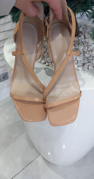Szpilki nude sandałki rozm 39