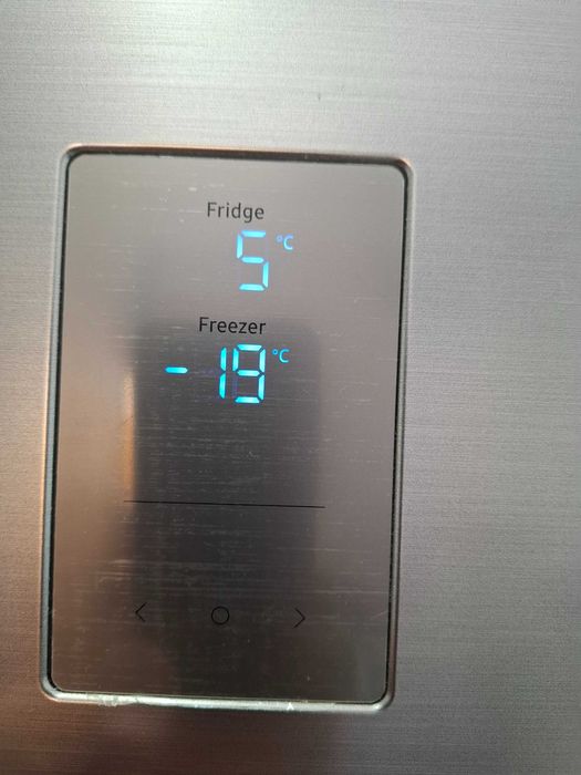 Frigorífico combinado Samsung Nofrost 390L - Inox (Modelo RB38T676CS9)