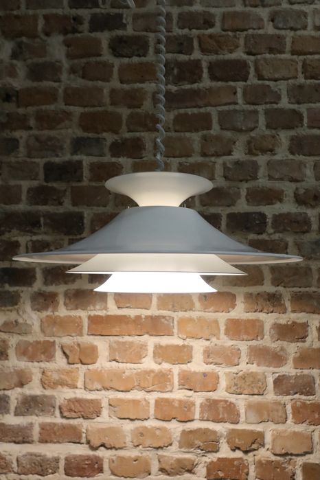 Biała duńska lampa wisząca Design Light Carina 1980 vintage