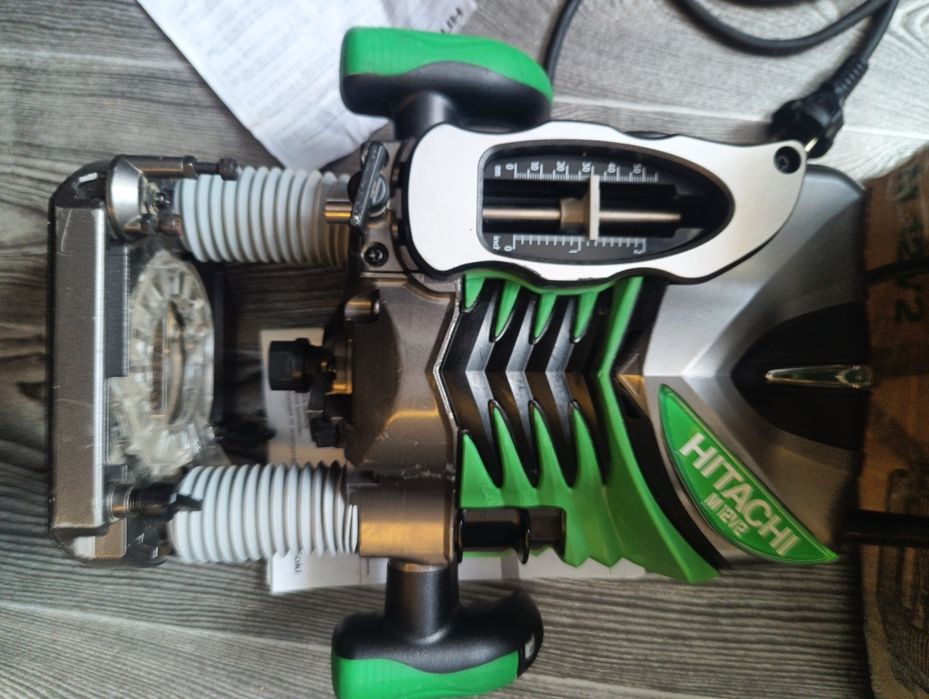 Фрезер новий, HITACHI M12V2