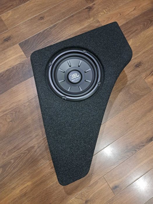Subwoofer w boczek basser + JBL do VW Golf IV hatchback