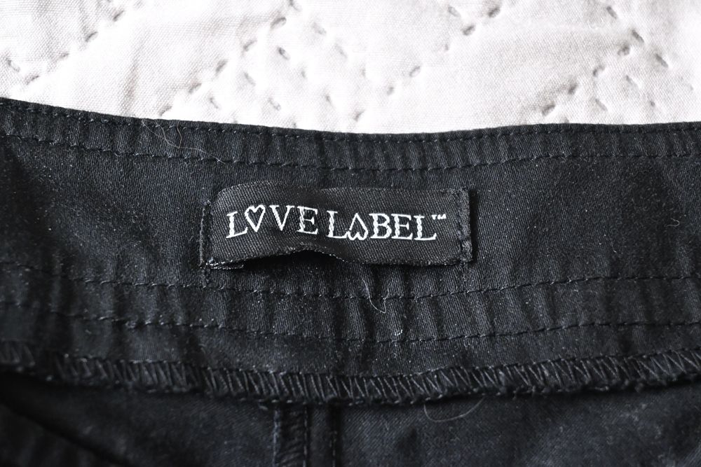 Czarne materiałowe spodenki Love Label