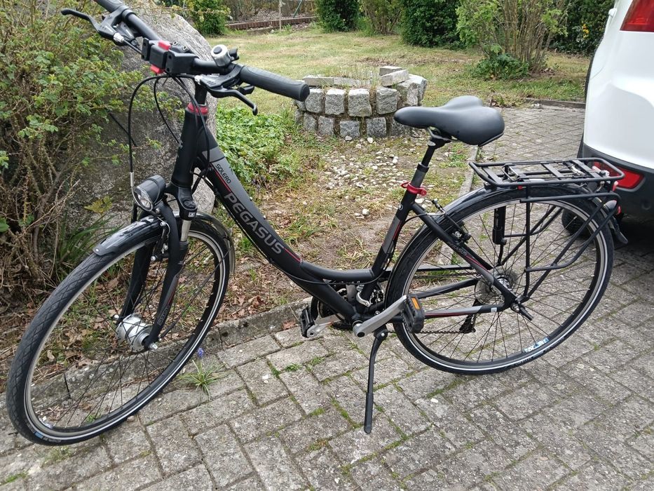Sprzedam rower Pegasus miejski trekingowy  koła  28