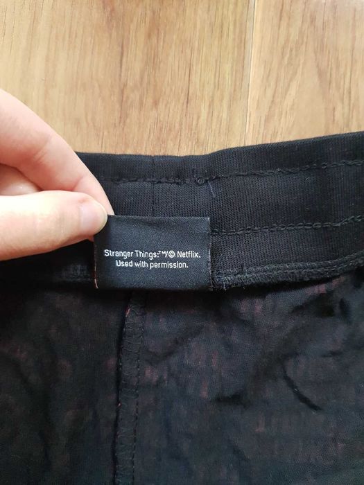 Spodnie Stranger Things Netflix Tesco czerwone czarne 2XL bawełna