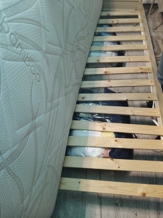 Rama łóżka + materac Pilnie sprzedam