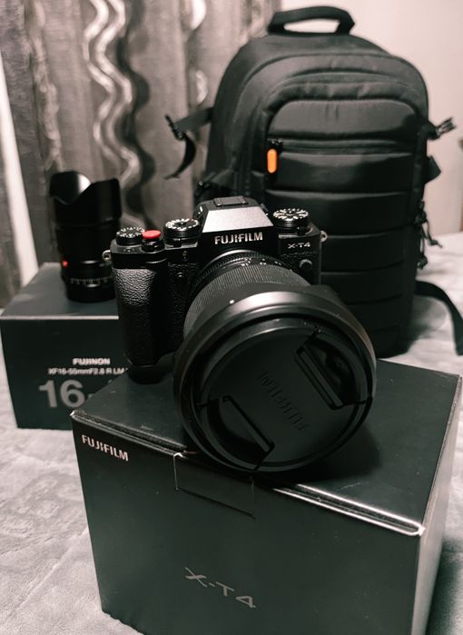 Câmera Fujifilm X-T4 carregador duplo e 4 baterias.