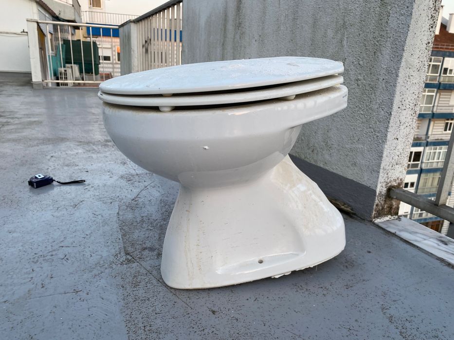 Sanita branca com tampo