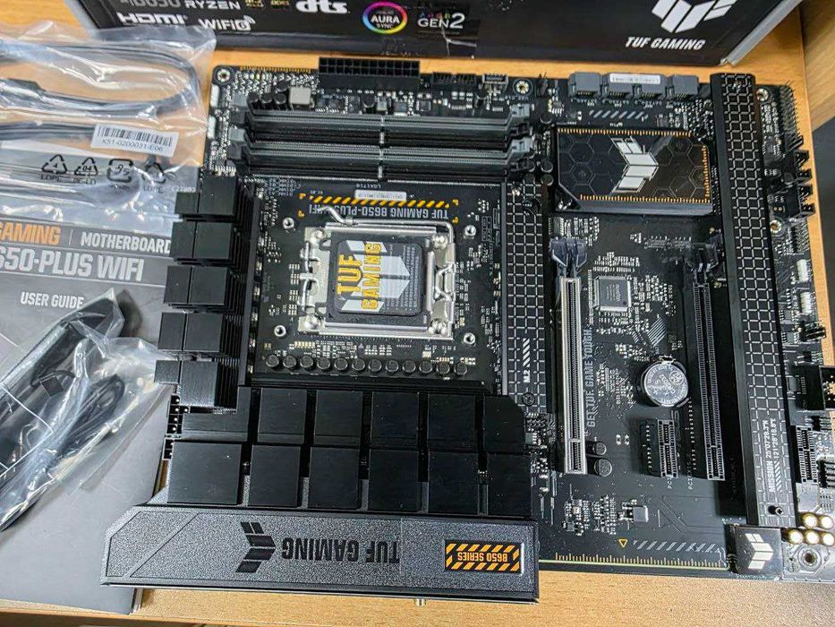 Материнська плата ASUS TUF GAMING B650-PLUS WIFI