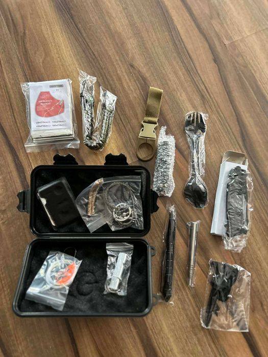 Zestaw Survivalowy 32w1 Niezbędnik Multitool Survival + WALIZKA NOWY