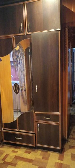 Продам двокімнатну по вул Черкасова