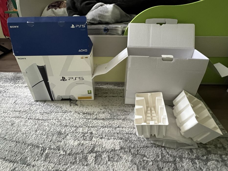 Коробка от PS 5