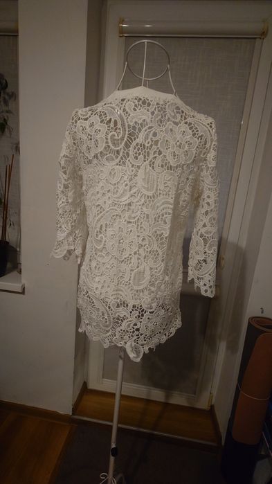 Biała koronkowa bluzka