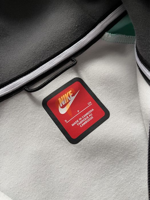 Nike Tech Fleece Размер С в новом состоянии