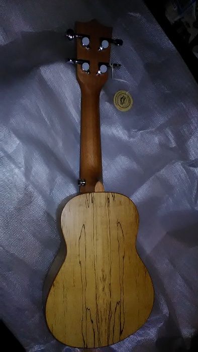 Ukulele soprano madeira