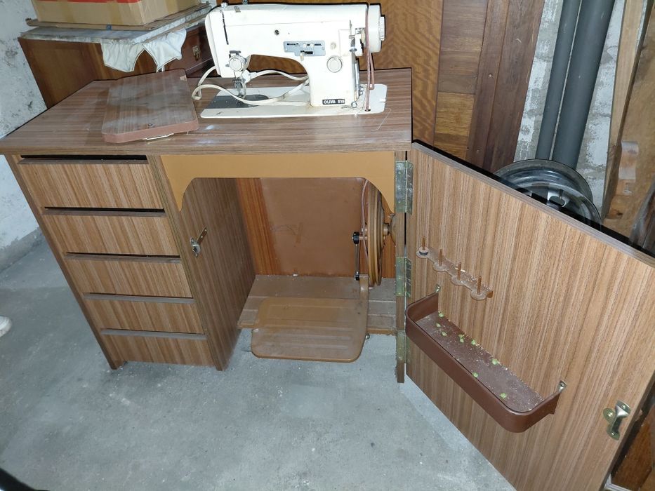 Maquina custura com móvel