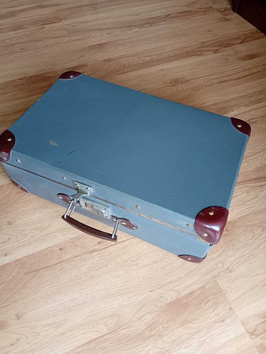 Stara walizka podróżna lata 50-te