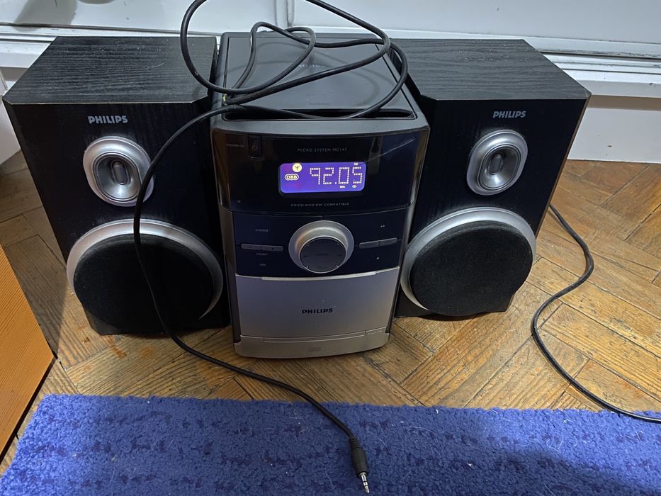 Stereo system with cable for connecting to mobile phone and remote control63825201615491123