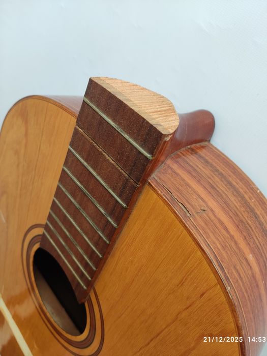 Guitarra acústica para decoração ou para peças