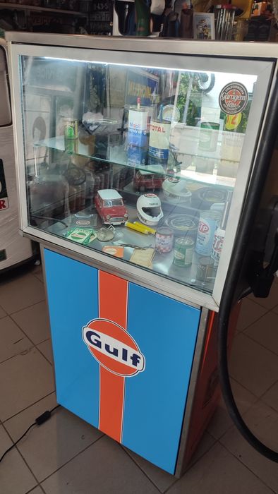 Bomba de gasolina expositor GULF