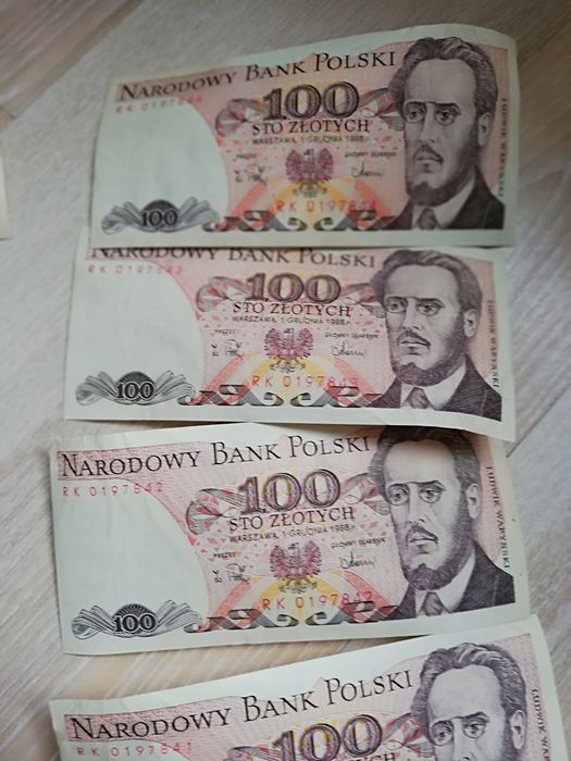Banknoty 100,- zł z 1988 roku, kolejne numery.