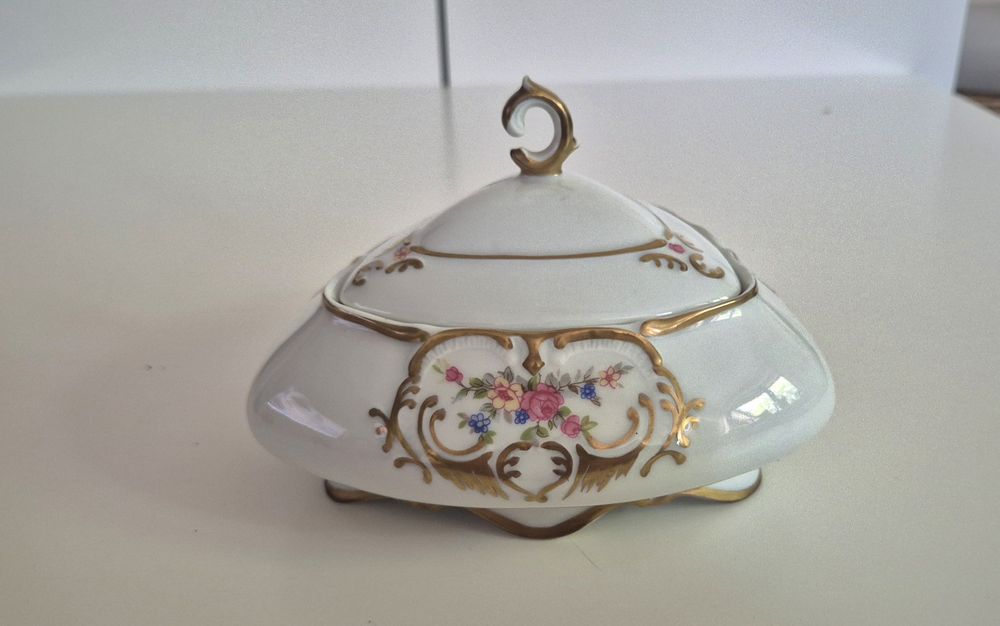 Bomboniera szkatuła porcelana lata 60-te