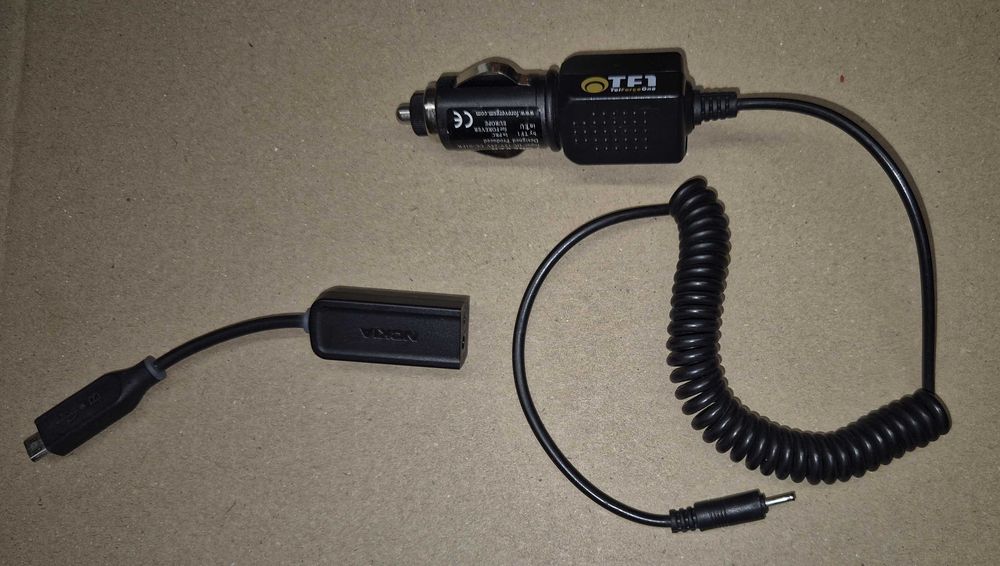 Ładowarka samochodowa do telefonów